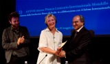 ELIZABETH STROUT HA RITIRATO IL PREMIO MONDELLO SEZIONE AUTORE STRANIERO ELIZABETH STROUT HA RITIRATO IL PREMIO MONDELLO SEZIONE AUTORE STRANIERO